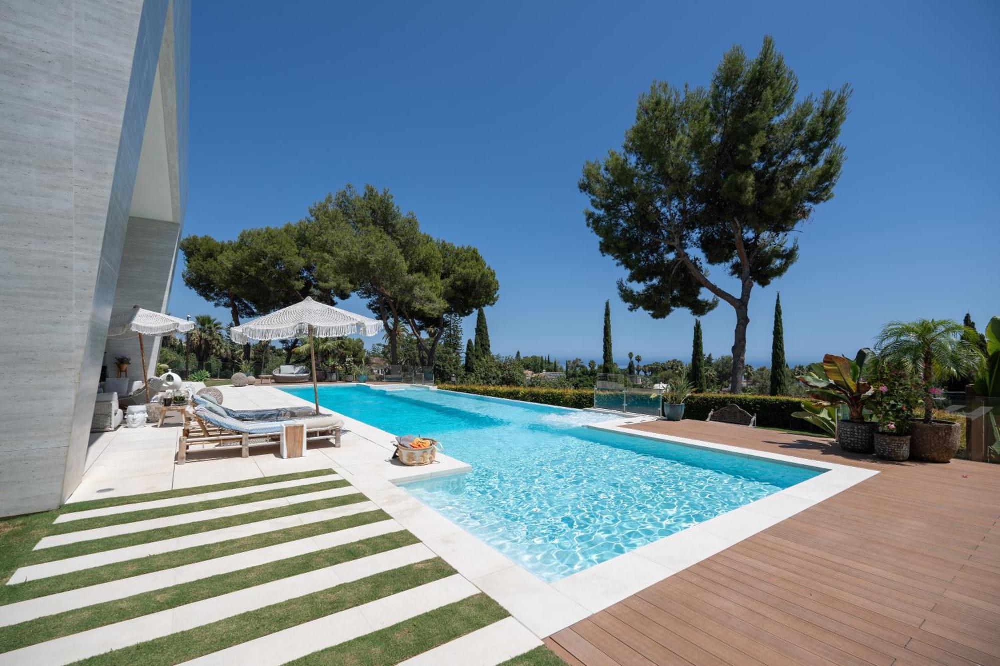 La 5 Bedroom In Sierra Blanca, Marbella
