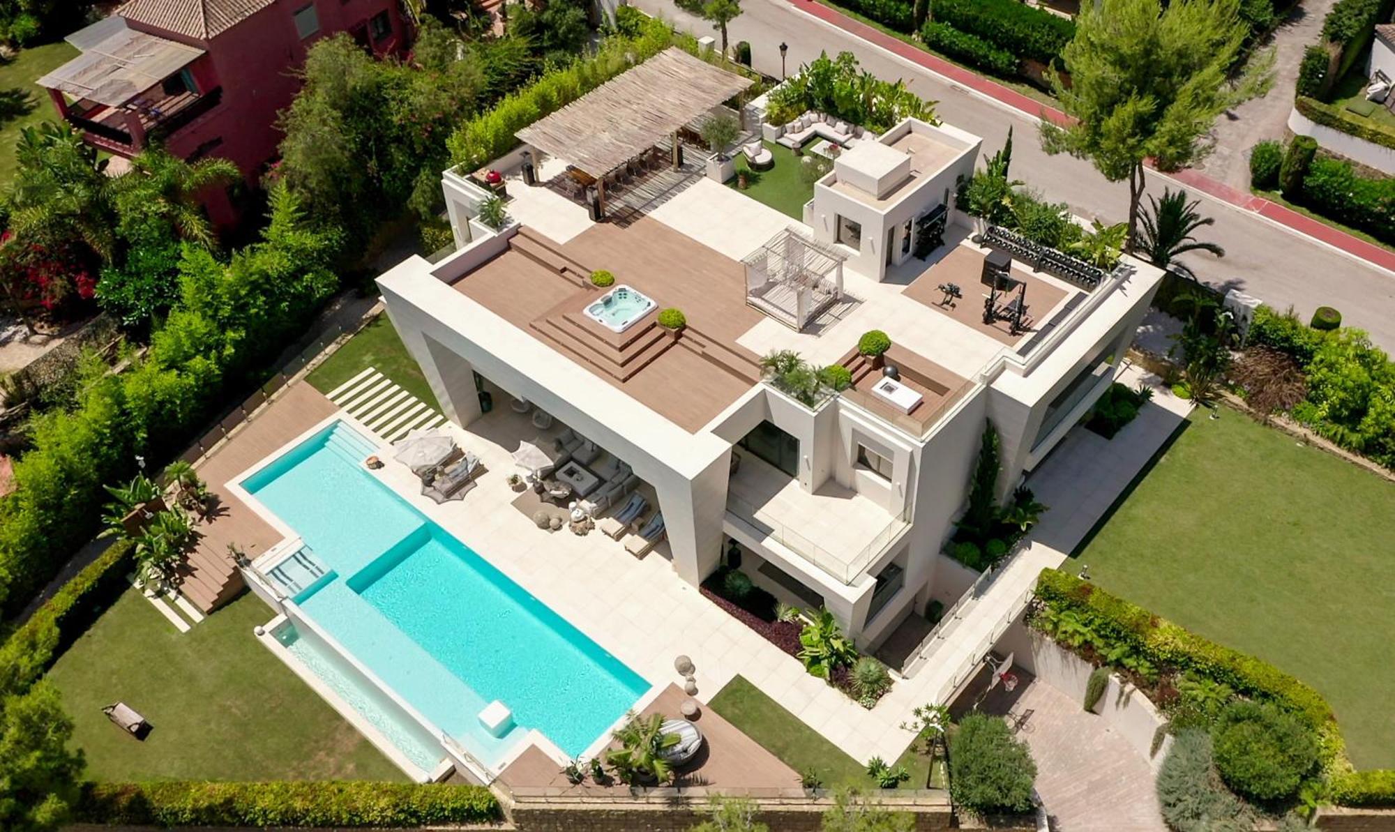La 5 Bedroom In Sierra Blanca, Villa *