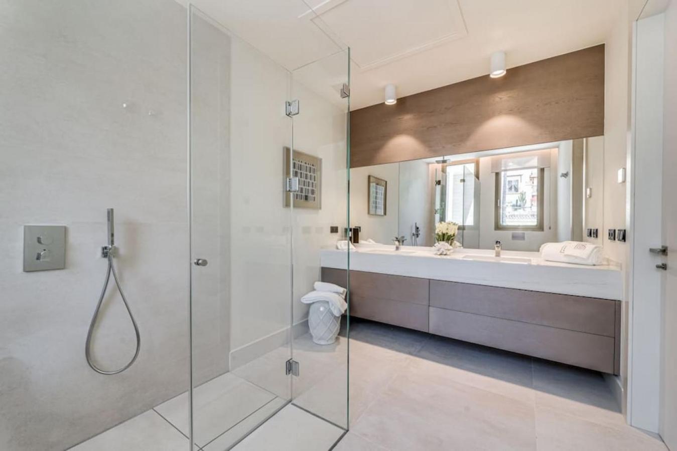 La 5 Bedroom In Sierra Blanca,
