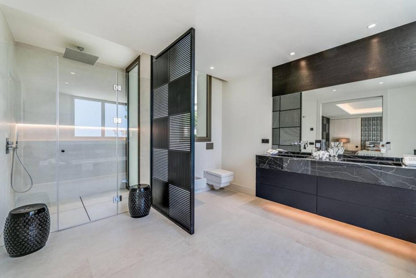 La 5 Bedroom In Sierra Blanca, Villa