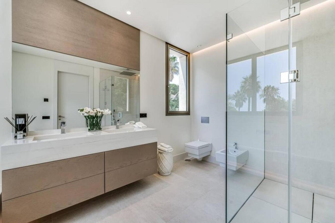 Villa La 5 Bedroom In Sierra Blanca, Marbella
