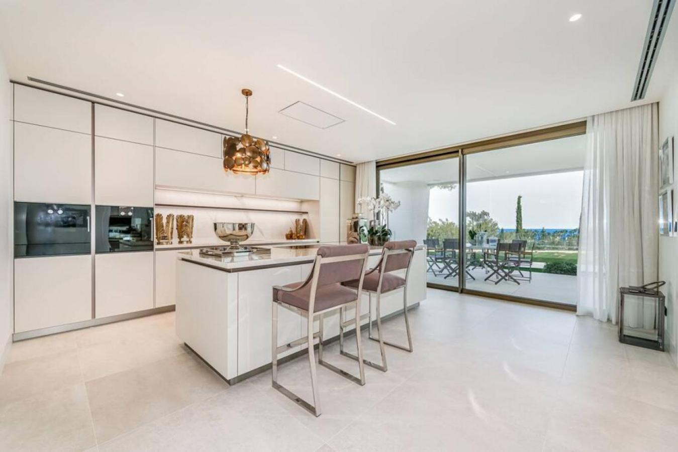 La 5 Bedroom In Sierra Blanca, Marbella