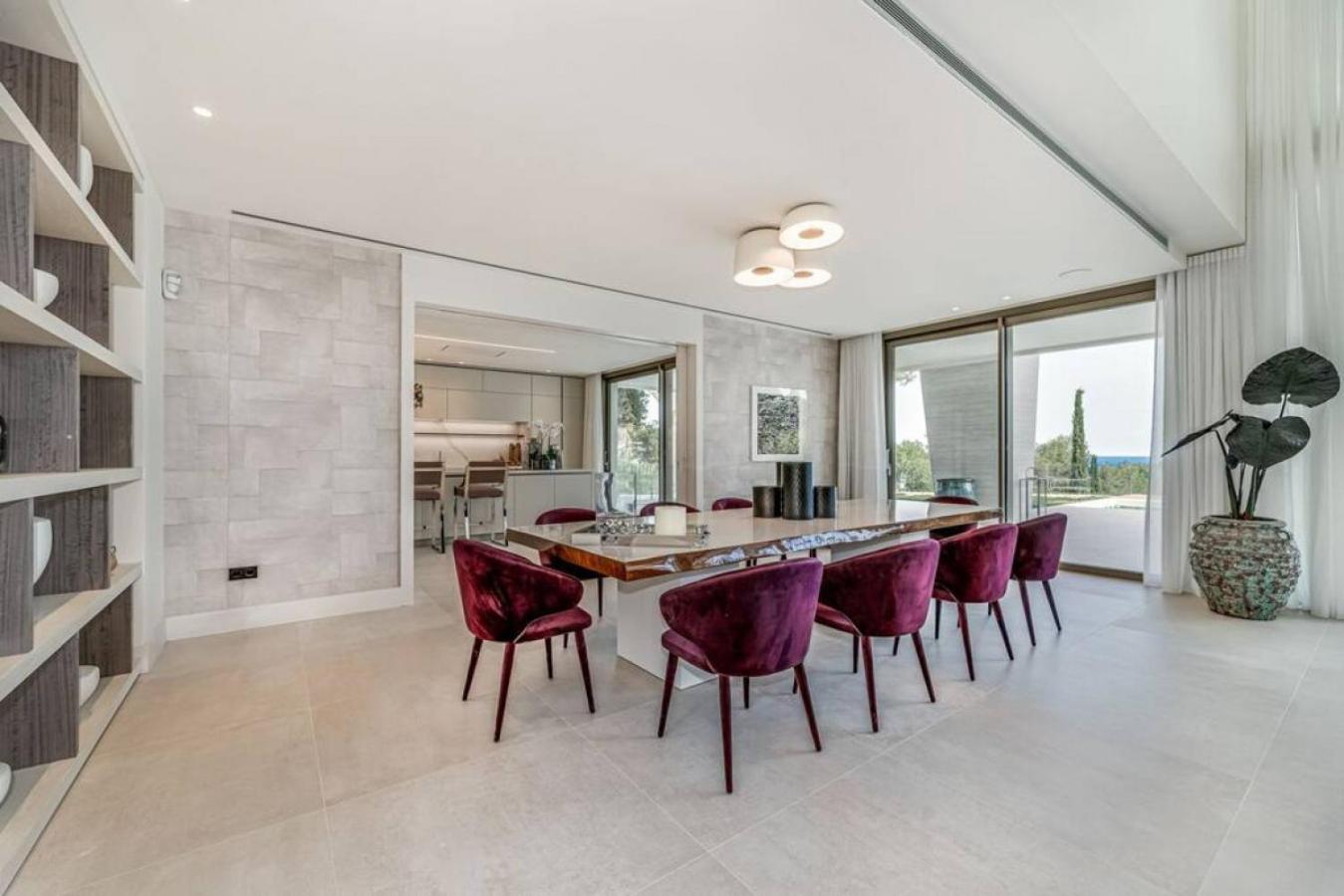 La 5 Bedroom In Sierra Blanca, Marbella