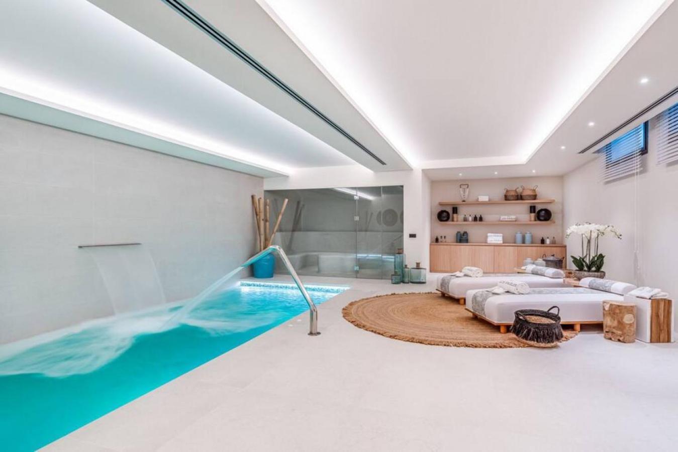 La 5 Bedroom In Sierra Blanca, Villa