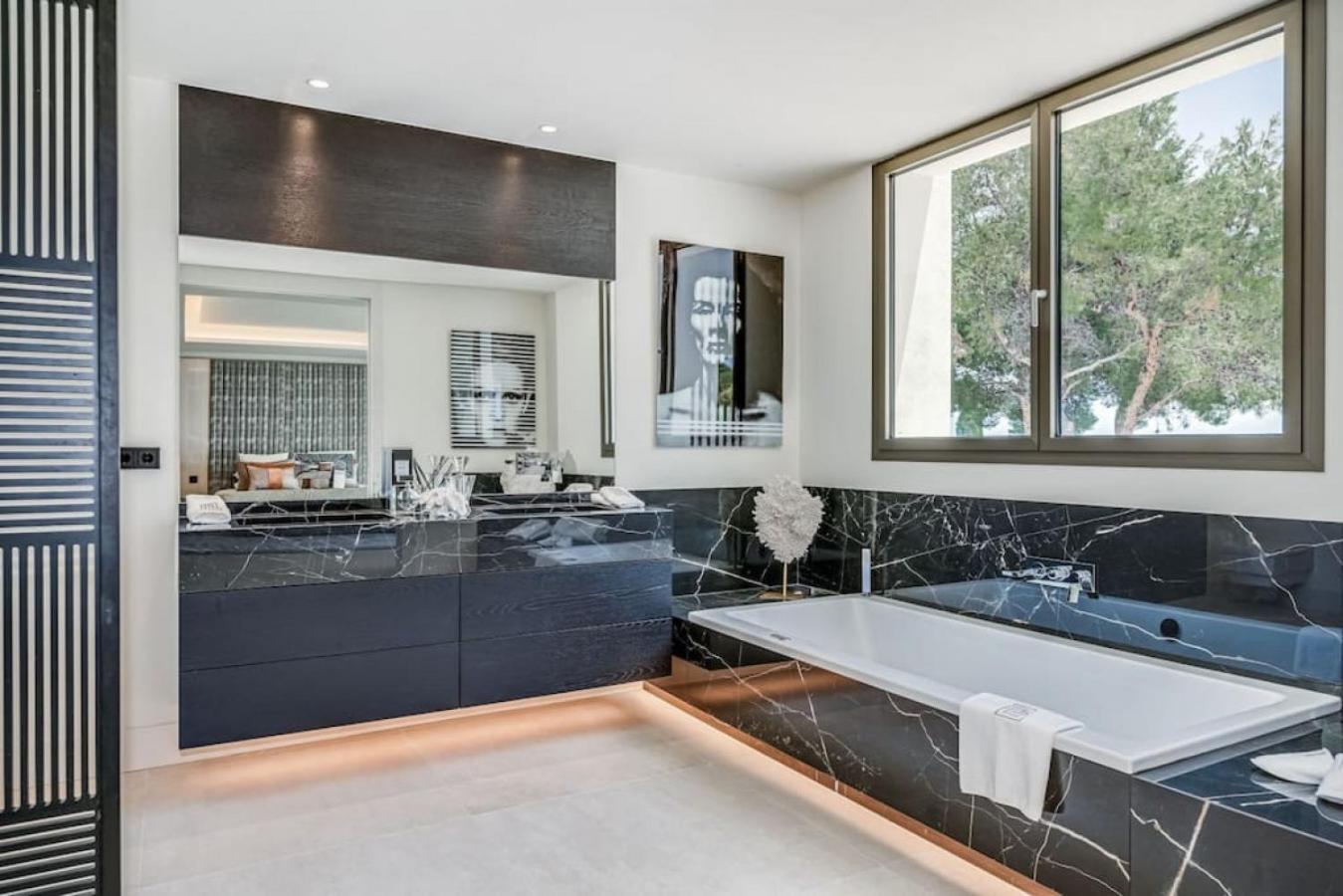 La 5 Bedroom In Sierra Blanca, Marbella